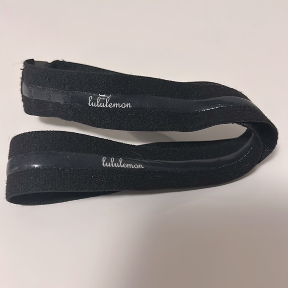 (3 for $10) Lululemon Headband 🖤 - Picture 2 of 3